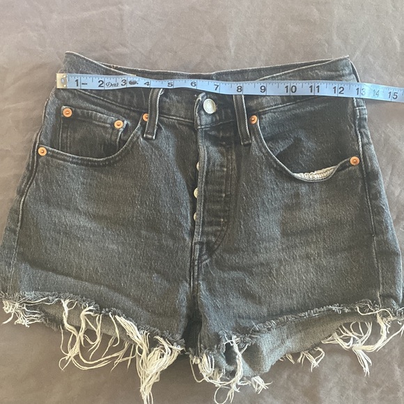 501®️ Levi’s Original High Rise Shorts - Picture 5 of 9